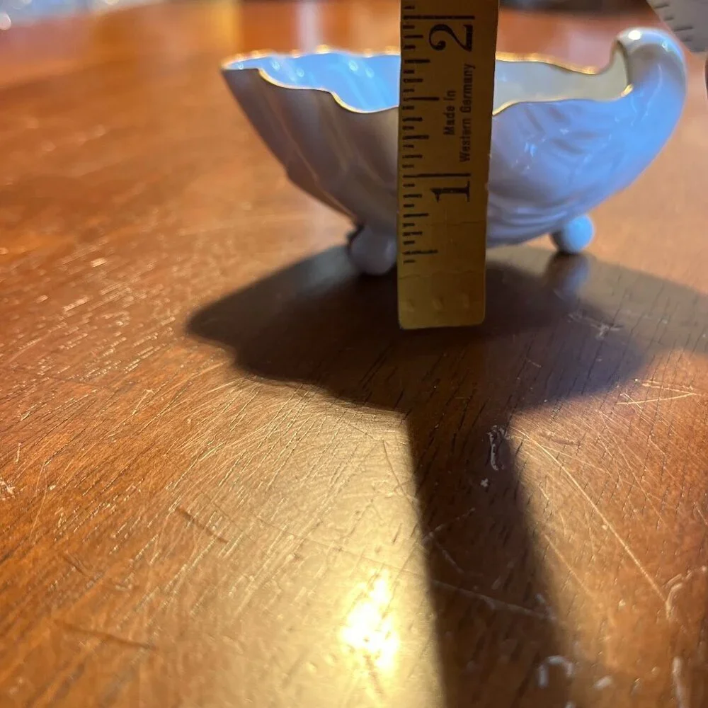 The Met Porcelain Oyster Serving Cups Footed Elegant MMA Party Entertain Serving